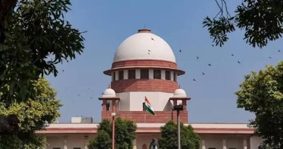 सुप्रीम कोर्ट में जूता फेंकने वाले वकील का लाइसेंस निलंबित: CJI गवई ने दिखाया संयम, तेजस्वी ने सरकार को घेरा!