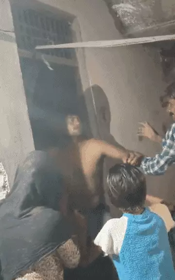 आगरा: प्रेम के दावे में युवक ने कलाई काटकर खून से लड़की की मांग भरी, पुलिस ने किया गिरफ्तार