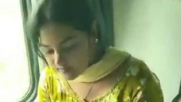 Bihar Teacher TT Viral Video: सरकारी टीचर बिना टिकट AC कोच में सवार, TT से बोलीं- ‘फालतू आदमी हो, महिला को परेशान कर रहे’, वीडियो ने मचाया तहलका! अभी देखें