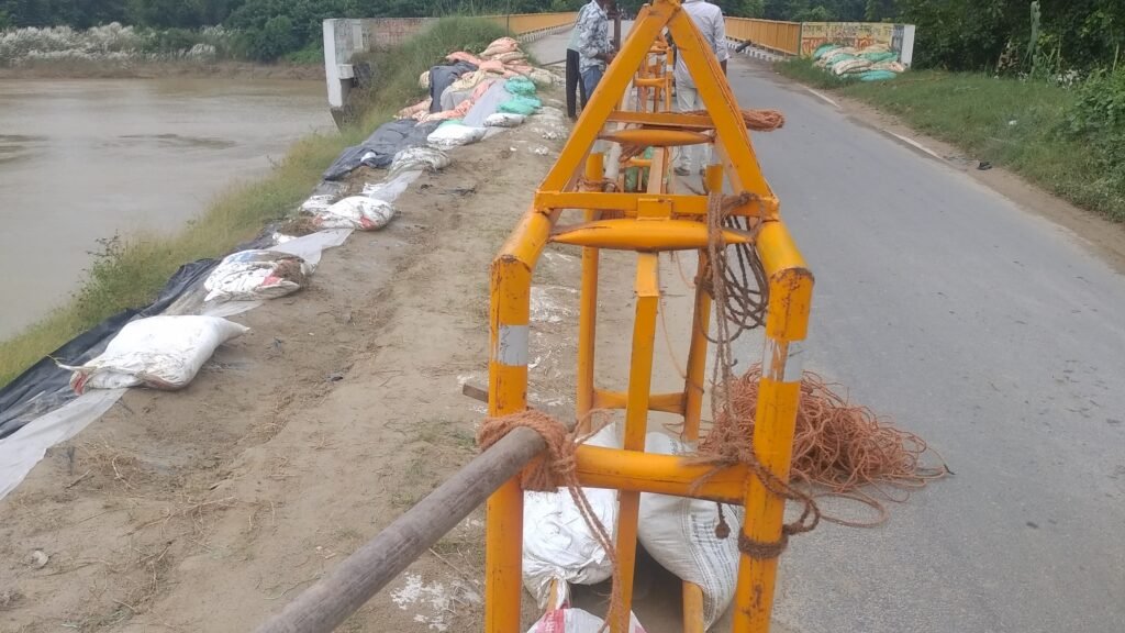 देवरिया में दुर्गा विसर्जन को लेकर पुलिस अलर्ट, पिडरा और नरायनपुर पुलों पर कड़ी सुरक्षा व्यवस्था