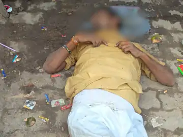 देवरिया मेडिकल कॉलेज गेट पर युवक का शव: ऑटो चालक छोड़कर भागा, पुलिस की जांच में नया मोड़?