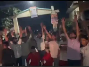 देवरिया में राम-लक्ष्मण के साथ मारपीट: राम बारात में बवाल, कलाकारों की पिटाई से हिंदू संगठनों ने लगाया जाम – पुलिस कप्तान पहुंचे!