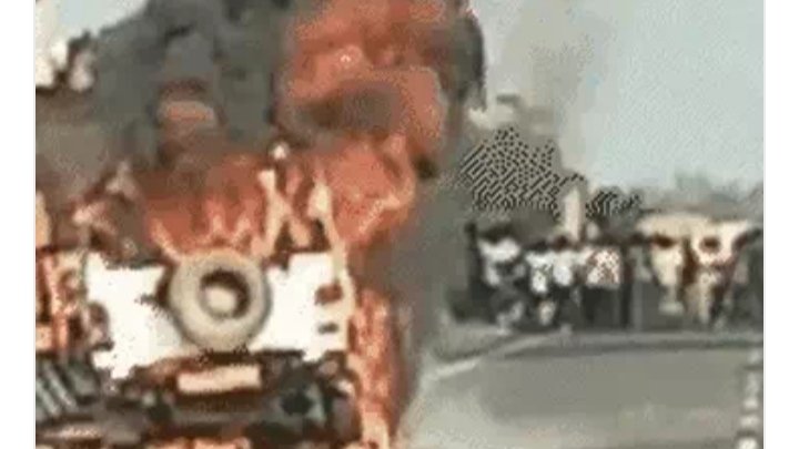 गोरखपुर में NH-27 पर धमाके के साथ फटा एम्बुलेंस में रखा ऑक्सीजन सिलेंडर, चालक की सूझबूझ से बचीं मरीज और परिजनों की जान